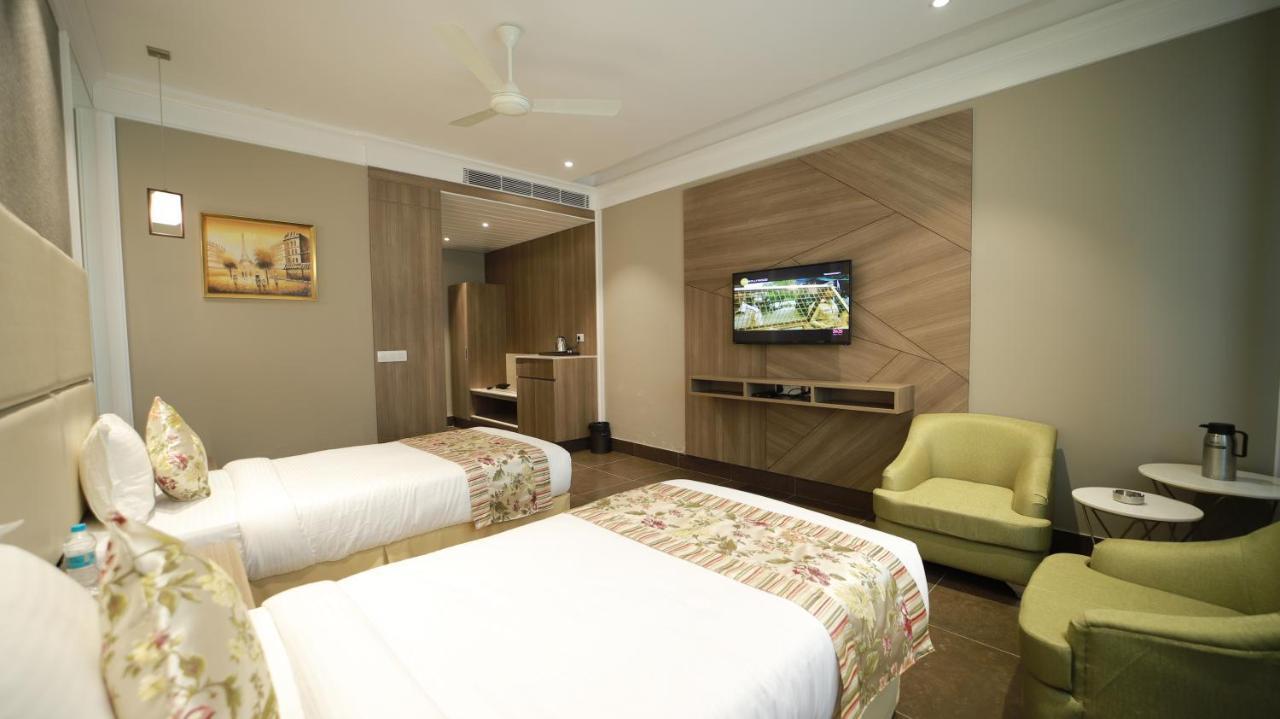 The Grand Village Moradabad Esterno foto